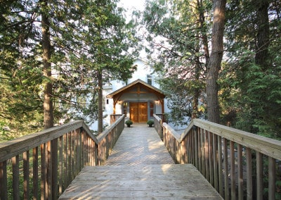 Ottawa River Home - Exterior Deck