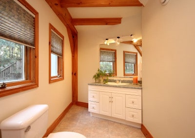 Ottawa River Home - Bathroom