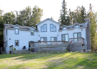 Ottawa River Home - Exterior Rear